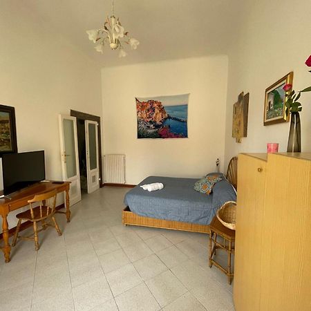 Tommy Guest House Специя Экстерьер фото