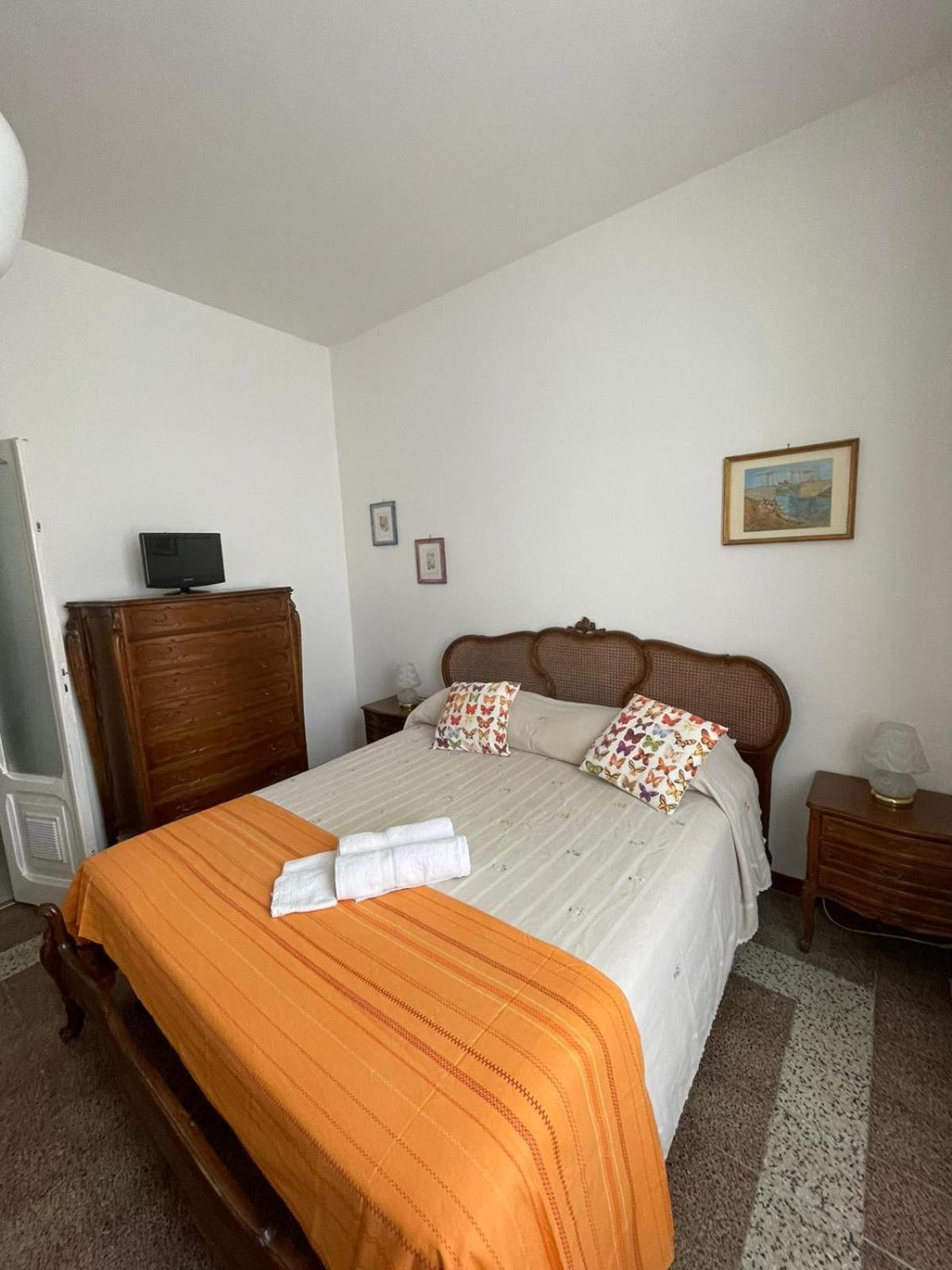 Tommy Guest House Специя Экстерьер фото