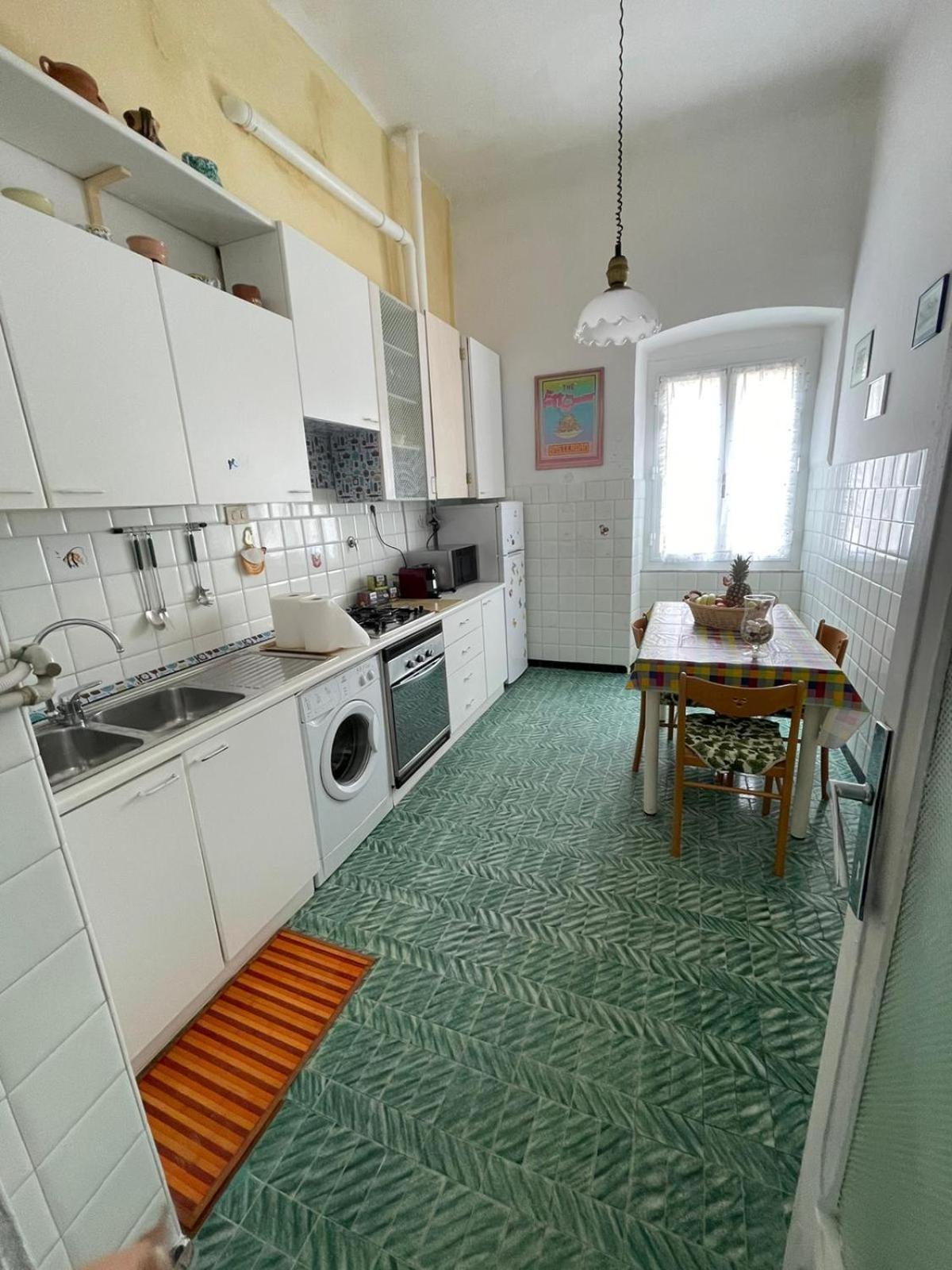 Tommy Guest House Специя Экстерьер фото