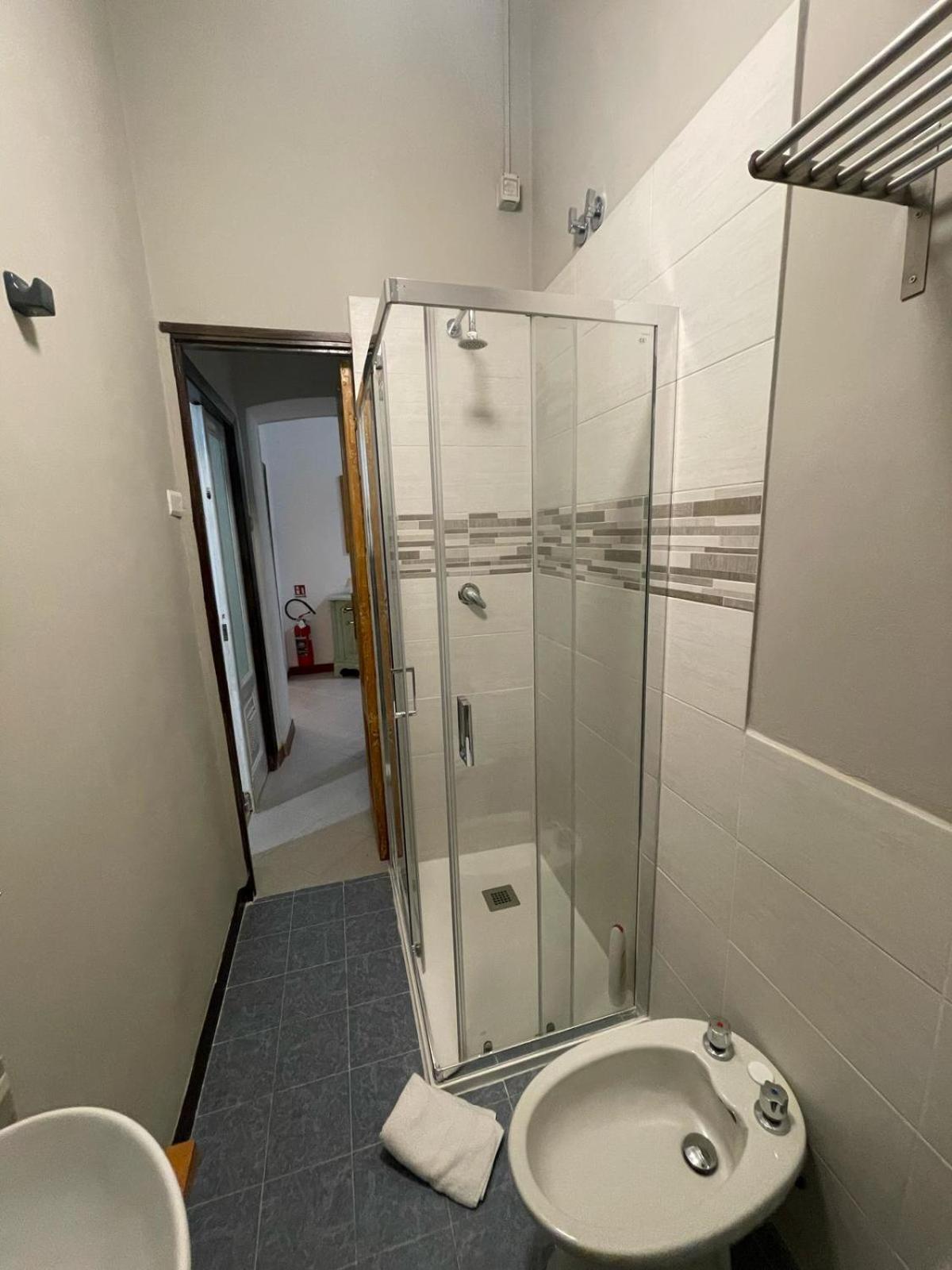 Tommy Guest House Специя Экстерьер фото